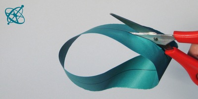 Sciensation hands-on experiment for school: Not everything has two sides ( maths, geometry, topology, Möbius strip)