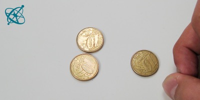 Sciensation hands-on experiment for school: Coin Billiard ( physics, mechanics, elastic collisions, kinetic energy)