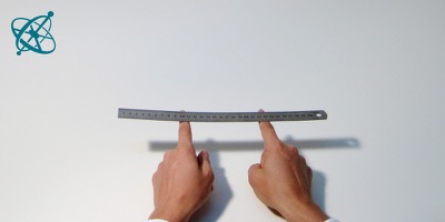 Sciensation hands-on experiment for school: Self-balancing wand ( physics, mechanics, friction, center of gravity, balance)